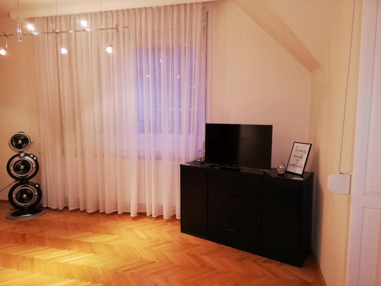 Pero Panzio Bed & Breakfast Debrecen Exterior photo