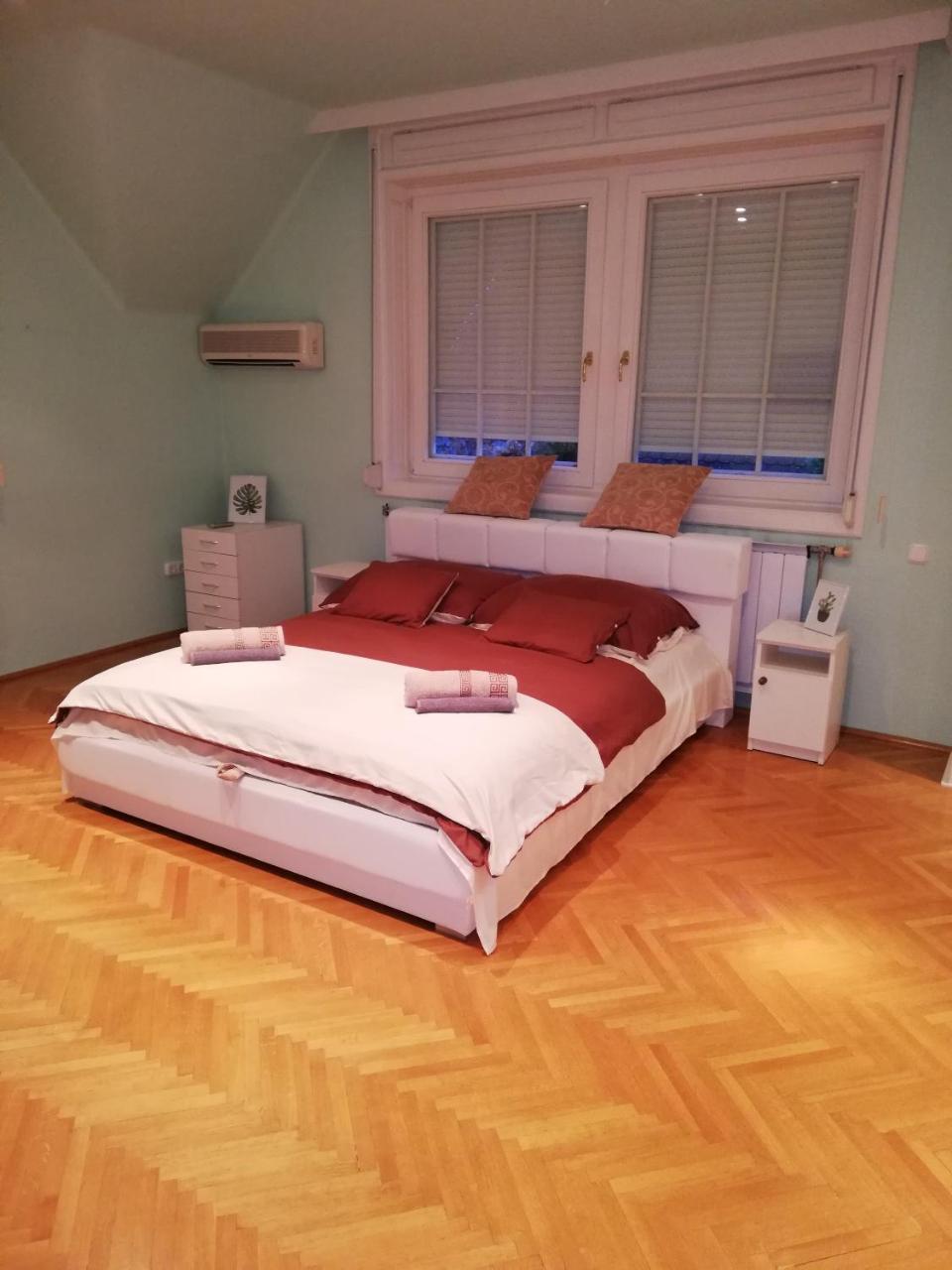 Pero Panzio Bed & Breakfast Debrecen Exterior photo