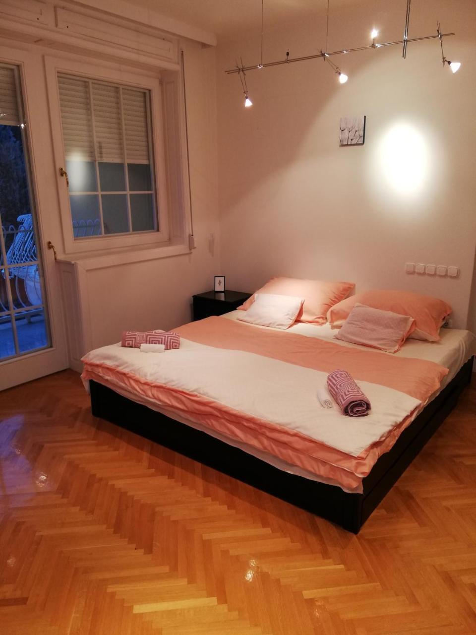 Pero Panzio Bed & Breakfast Debrecen Exterior photo